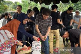 Donny Fattah dimakamkan di TPU Kampung Kandang