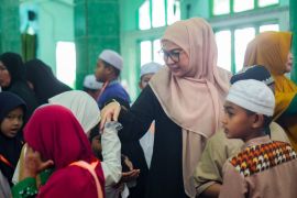 Hadirkan senyum di bulan suci, Wali Kota Lisa Halaby bagikan santunan anak yatim