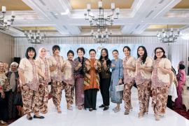 Gayatri Jateng ramaikan Sekar Setaman Batik Danar Hadi