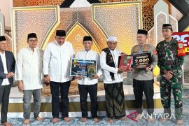 Personel Polres Bogor serentak waqafkan  Al Quran peringati Nuzulul Quran