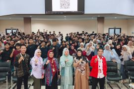 Peneliti Malaysia paparkan hubunganserangga-mikroplastik di Unhas