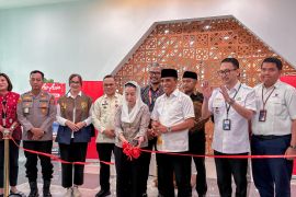 Gubernur: Penerbangan perdana AirAsia di Sulteng perkuat konektivitas