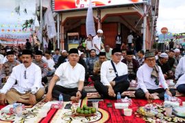 Warga Muslim dan non-Muslim di Singkawang bersatu dalam buka bersama