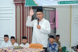 Sekdaprov Sumbar Safari Ramadan di Batu Bala Pesisir Selatan, serahkan bantuan untuk masjid dan korban bencana