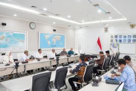 Bupati Malra bahas penguatan rumput laut dan kampung nelayan dengan Wamen KKP RI