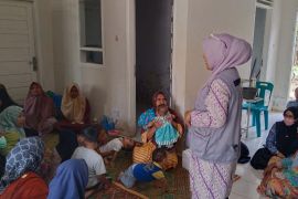 BKKBN Aceh layani pemasangan alat kontrasepsi korban bencana