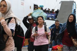 Pemudik di Pelabuhan Tanjung Perak Surabaya