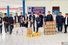 DPD Partai NasDem Labuhanbatu berbagi sembako dan takjil di bulan Ramadhan