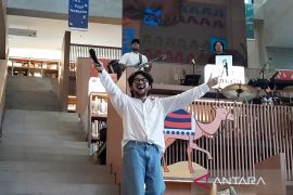 Pelukan emosional dari Kunto Aji temani "Ngabuburead" di Cikini