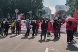 Jalan Merdeka Selatan ditutup: Transjakarta rute 1A-6A dialihkan