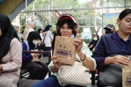 Dompet Dhuafa Jawa Tengah bersama Dishub Semarang berbagi paket buka puasa dan paket sembako