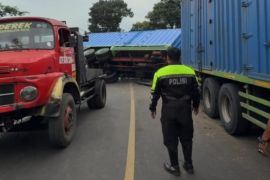 Truk tronton terguling di Malangbong Garut: Lantas Bandung-Tasikmalaya buka tutup