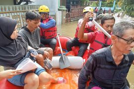 27 personel PMI Tangerang dikerahkan evakuasi warga terdampak banjir