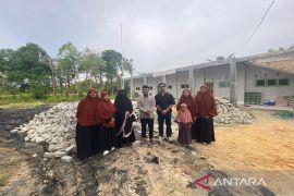 Bintang Toedjoe supports development of Arce Cantung Islamic School