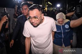 Sejumlah figur publik melayat ke rumah duka Vidi Aldiano