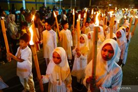 Ratusan peserta meriahkan pawai obor di Kota Gorontalo