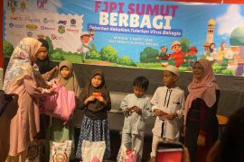 FJPI Sumut tebar kebaikan, puluhan anak yatim terima sembako dan THR