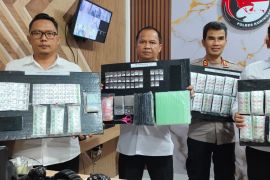 Polres Kuningan menyelidiki asal barang bukti empat kasus narkotika