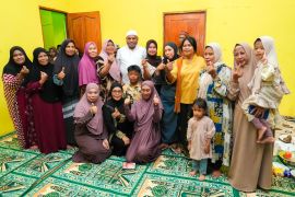 Gubernur Papua serahkan 400 sak beras bagi korban kebakaran Dok V Jayapura