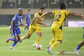 Debut dan menang bersama Semen Padang, Imran Nahumarury bersyukur