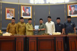 Bentuk akuntabilitas, Wawako Maigus Nasir sampaikan nota LKPJ 2025 dalam paripurna DPRD