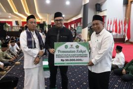 Kukar ajak swasta salurkan zakat untuk entaskan kemiskinan