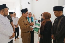 Baznas Padang Pariaman salurkan zakat Rp248 juta untuk garin hingga guru mengaji