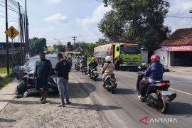 Polisi selidiki penyebab kecelakaan beruntun melibatkan empat kendaraan di Jalan Blora-Cepu