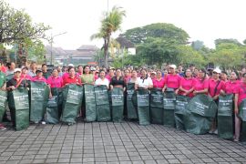 PKK Denpasar tebar ratusan kantong kompos kelola sampah berbasis sumber