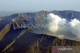 Terpopuler: Aktivitas Gunung Tambora, Kepala Bappenda NTB Herman Mahaputra tutup usia, hingga malam Lailatul Qadar 1447 H
