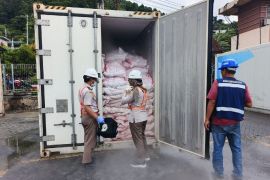 Karantina Papua tolak 14 ton daging ayam asal Surabaya yang tercemar mikroba