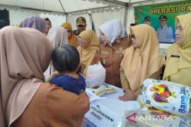 Pemkab Kobar tekan inflasi jelang Idul Fitri melalui operasi pasar murah