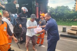 Kemhan bagikan paket sembako dan takjil selama bulan Ramadhan