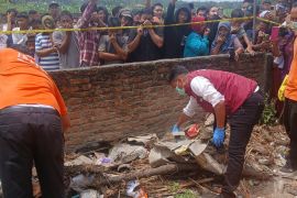 Sergai heboh, IRT ditemukan membusuk di tempat sampah
