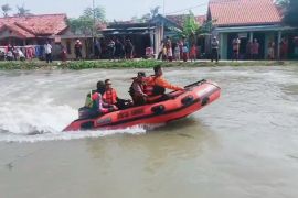 Tim gabungan lakukan pencarian bocah 2 tahun tercebur di irigasi Karawang