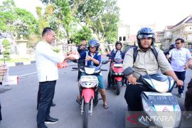 Ditreskrimsus dan Bidhumas Polda Jambi Gelar Giat Berbagi Takjil