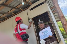 Cahaya Ramadan terangi 49 rumah keluarga prasejahtera lewat listrik gratis PLN