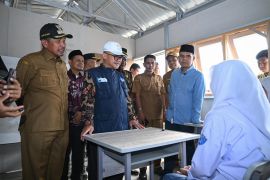 Mendikdasmen tinjau penggunaan ruang kelas darurat di Pidie Jaya Aceh