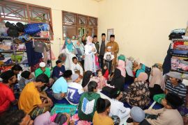 Rustini Muhaimin sapa dan bantu korban tanah bergerak di Tegal