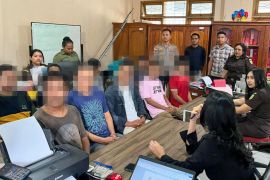 Polsek Maulafa melimpahkan delapan tersangka pengeroyokan maut di Kupang