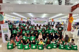 BMH dan ParagonCorp ajak belanja anak yatim dan Dhuafa di Aceh Tamiang