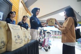 KAI Daop 2 sebar 3.500 takjil gratis di dua stasiun selama mudik 2026