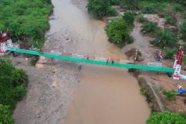 Jembatan Mandailing Natal rampung, warga tak usah seberang sungai lagi