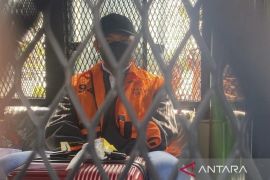 KPK kawal Gubernur Riau nonaktif Abdul Wahid saat tiba di Pekanbaru