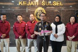 Kejati Sulsel tahan ASN DTPHBun Sulsel kasus korupsi nanas