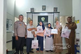 PT Timah salurkan sembako bantu warga sambut Lebaran 2026