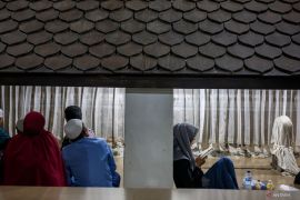 Tradisi ziarah makam Sunan Bonang di Tuban