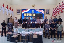 Lanal Mataram gagalkan penyelundupan 589 ribu batang rokok ilegal