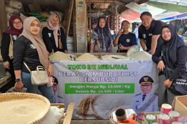 Disdag-Bulog operasi pasar salurkan Beras Siam Bupati HST bersubsidi