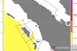 BMKG ingatkan nelayan waspada gelombang tinggi di perairanSumut